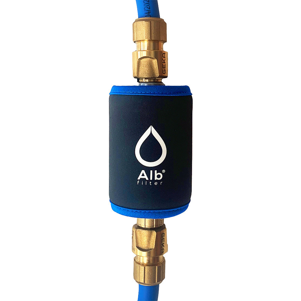 Neoprenschutzhülle mit angeschlossenem Wasserfilter